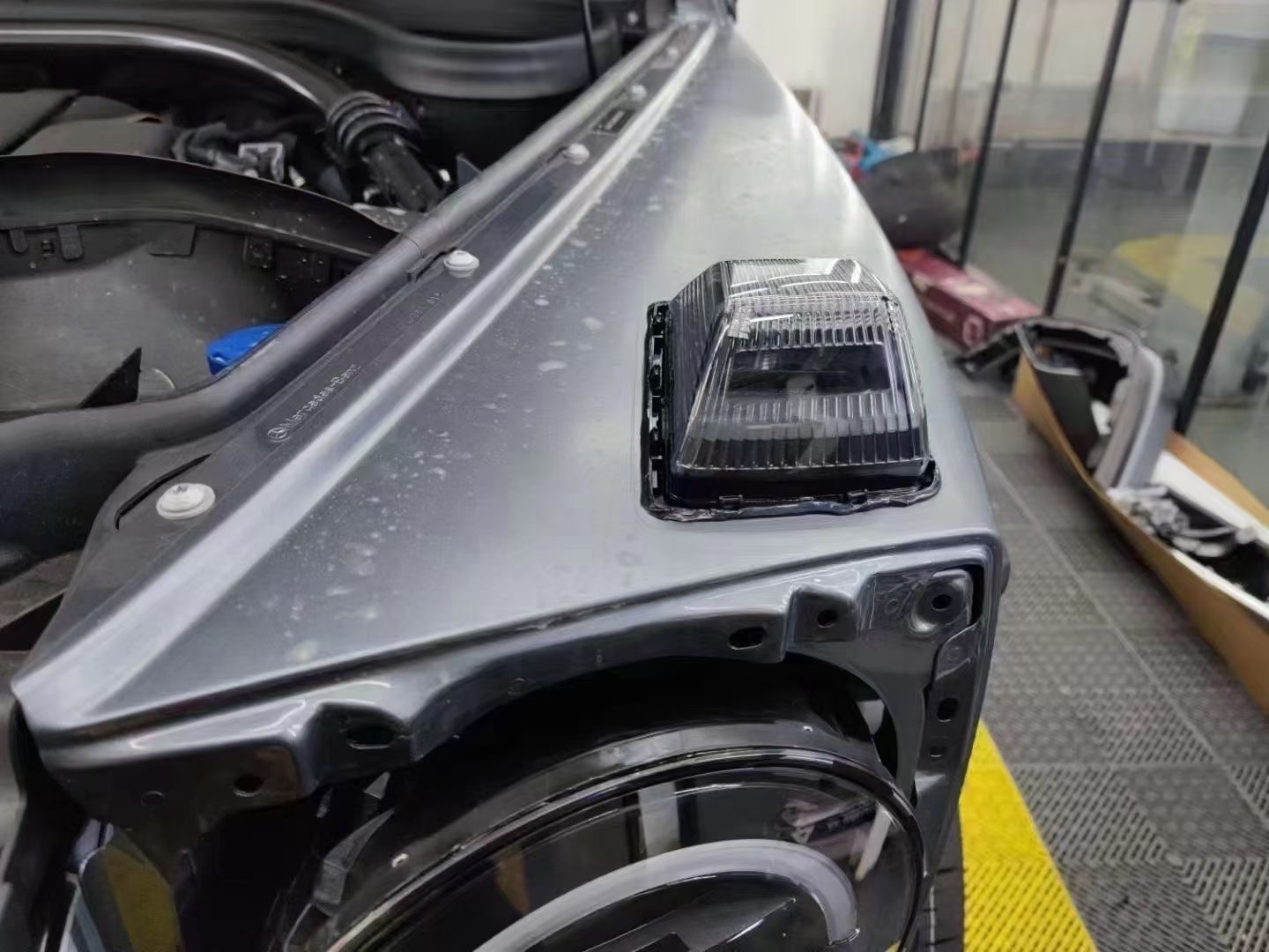 G-Wagon cup holder with retention design center console