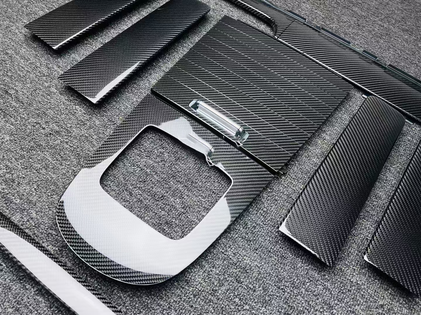 Mercedes G-Class 2025 carbon interior trim pieces W465 G450