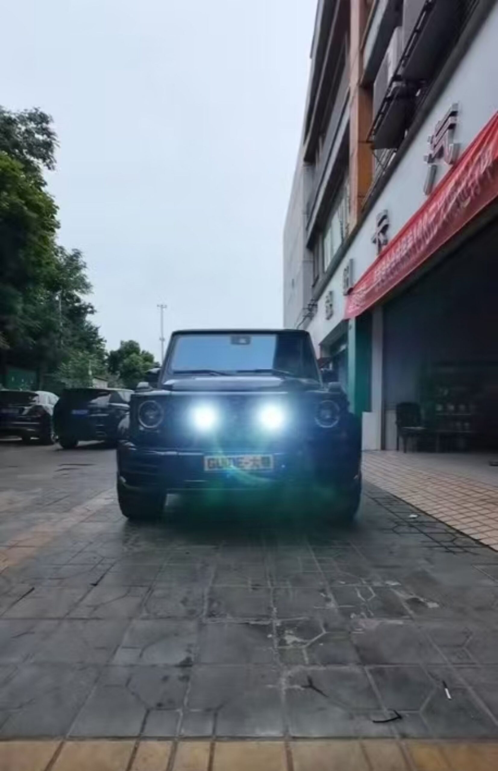 Mercedes G-Class W464 grille spotlight hidden LED G500