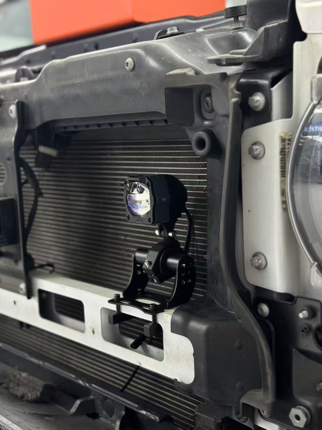 Mercedes G63 grille spotlights W464 W465 front light
